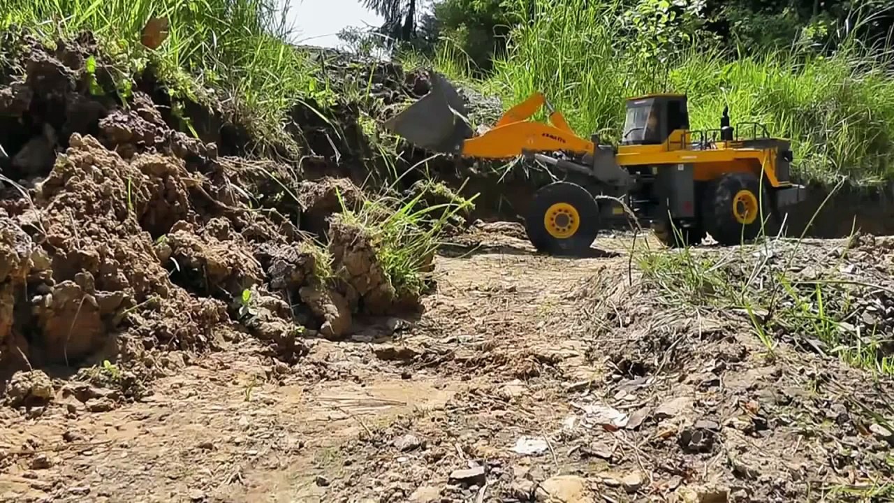 Big RC WHEEL LOADER AT WORK, RC CONSTRUCTION SITE