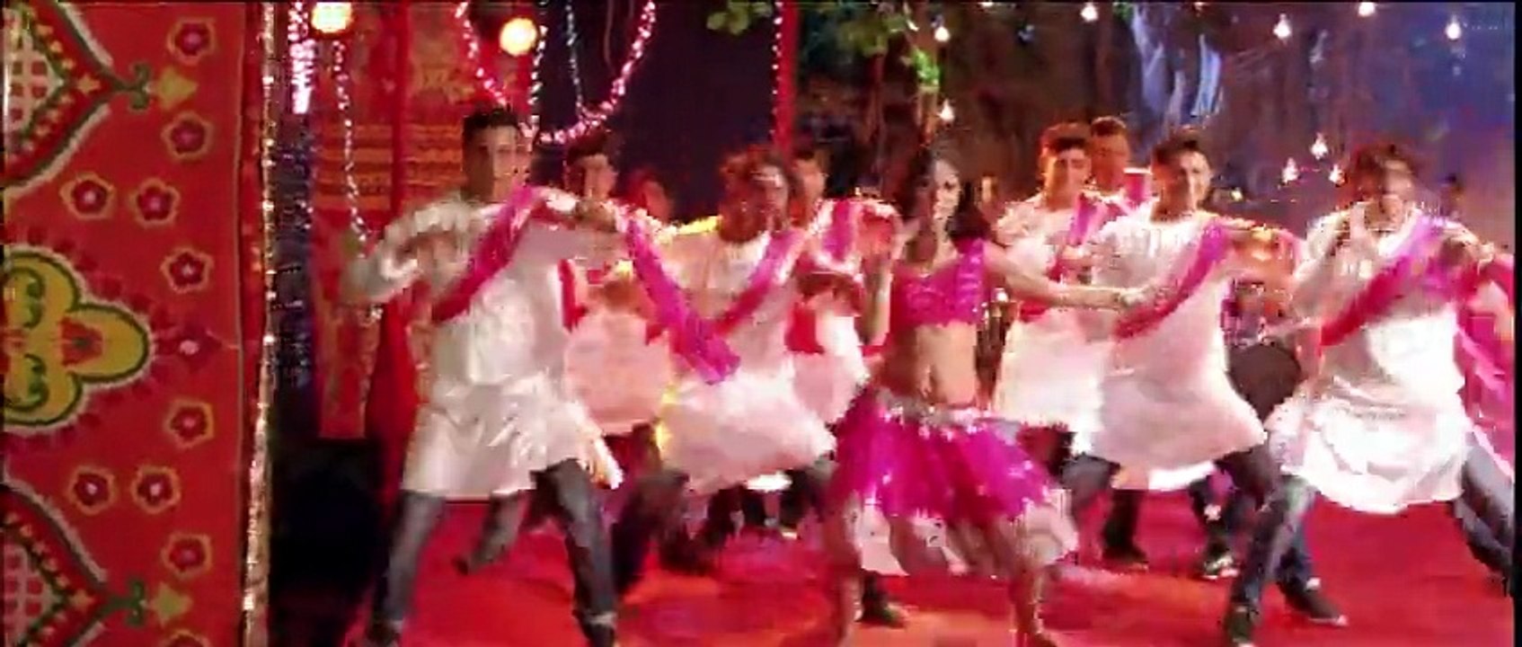 Dhoka-Dhoka-Official-Song-from-Himmatwala-2013