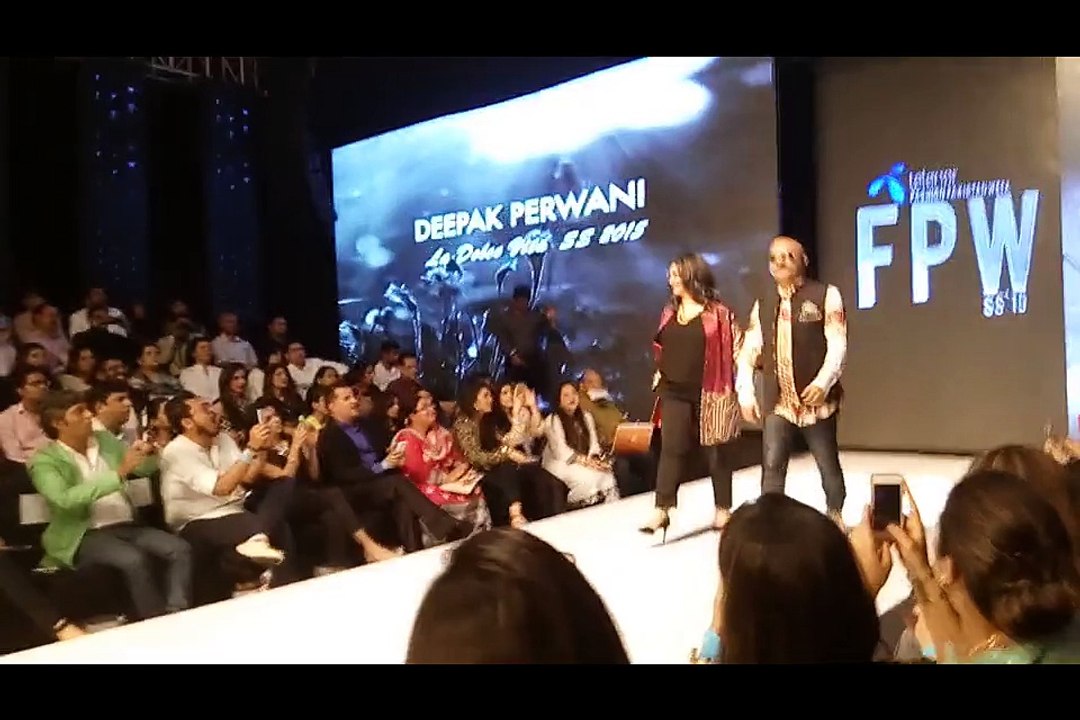 Pooja Bhatt walks for Deepak Perwani - Fashion Pakistan Week Spring/Summer 2015 #TFPW15
