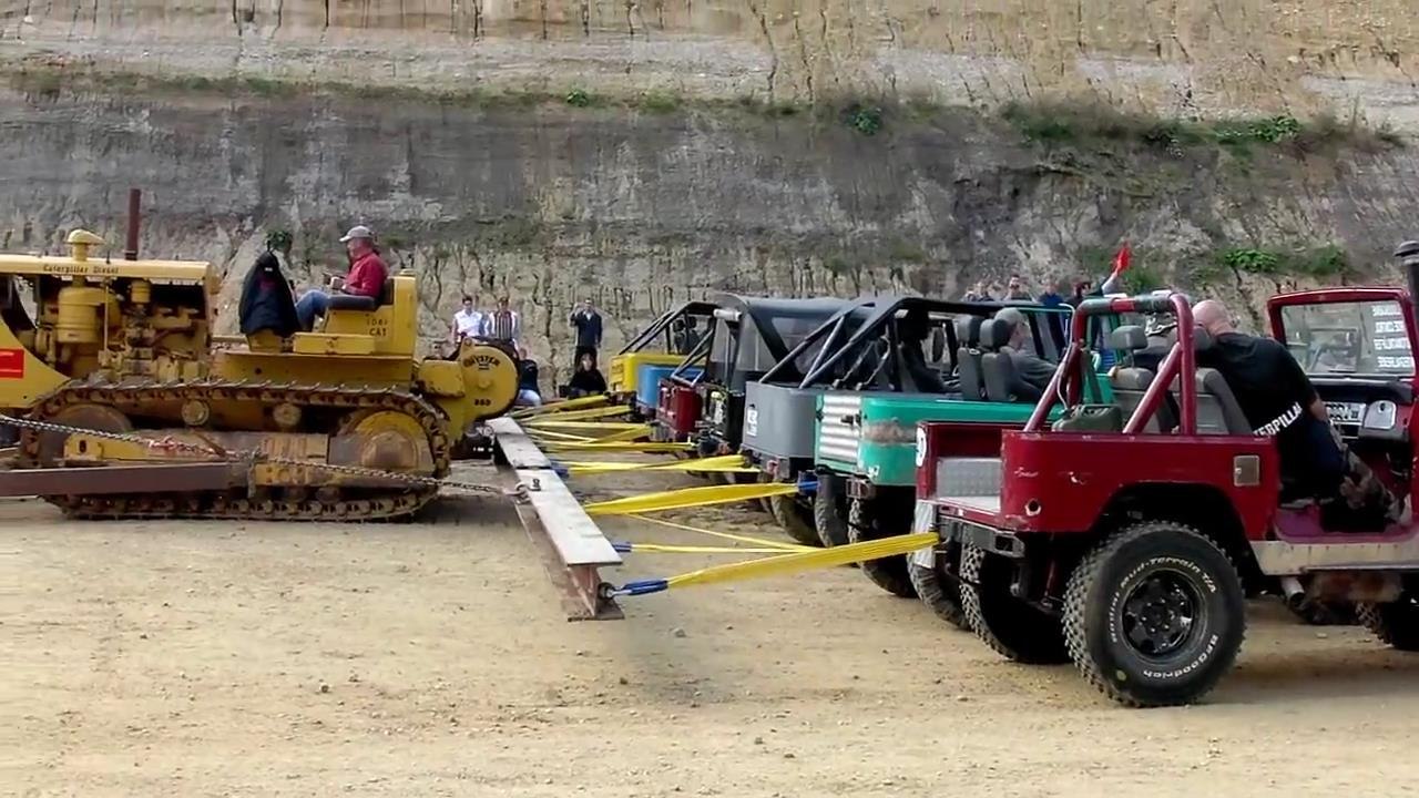 Comparison of Caterpillar D8 and Toyota S20