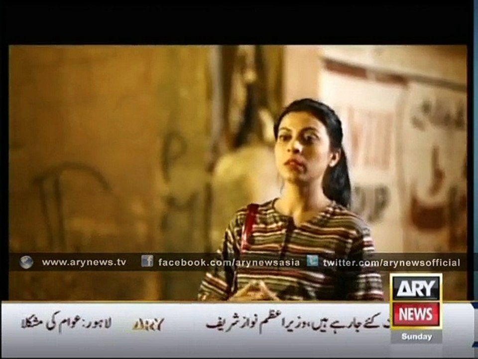 Two Girls Looting Public In Different Ways