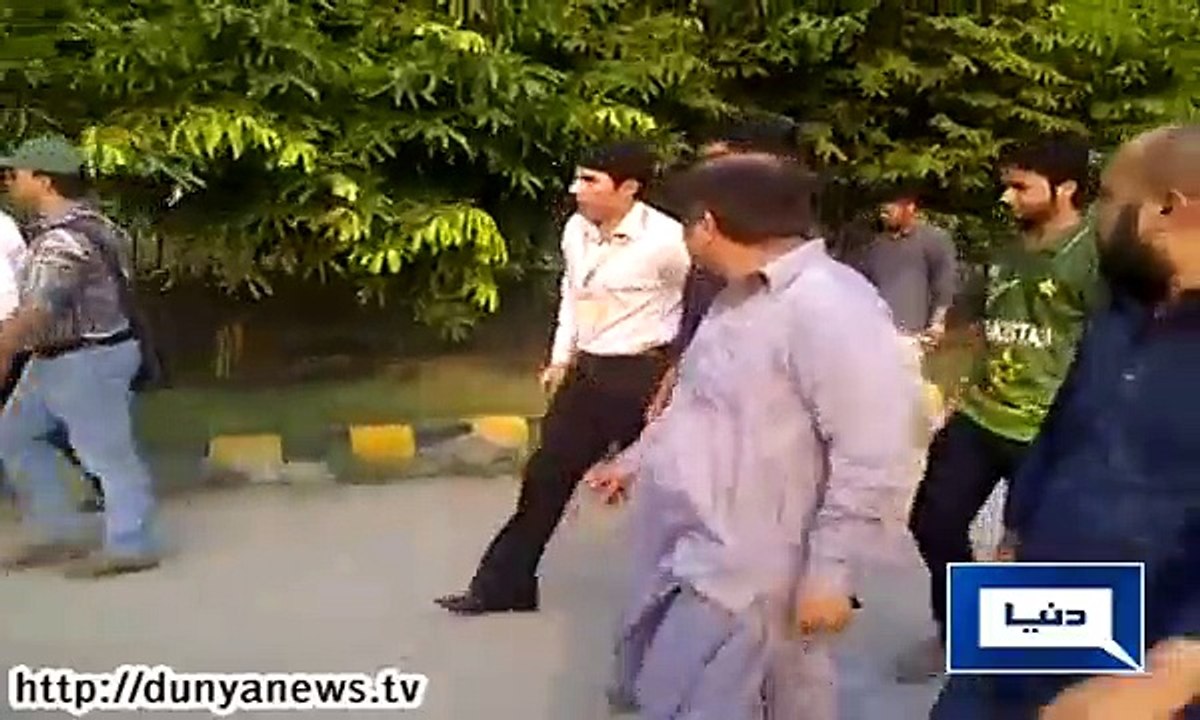 Misbah Moves In Crowd Without Protocol