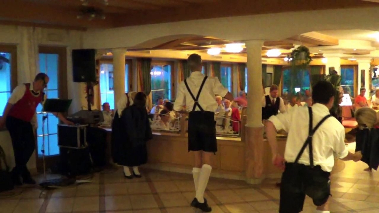 Wildschönau Schuhplattler Gruppe Sonnwendler: Traditionelle Tiroler Volkstänze erleben 🇦🇹