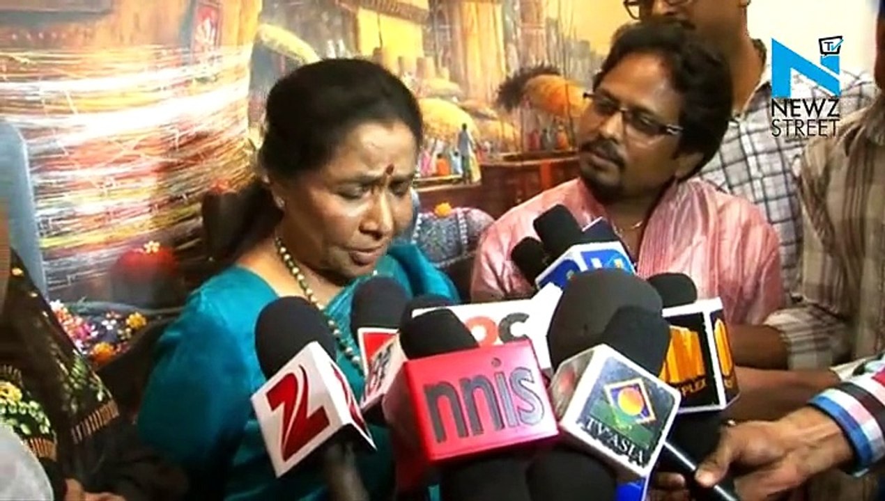 Asha Bhosle attends Art exhibition