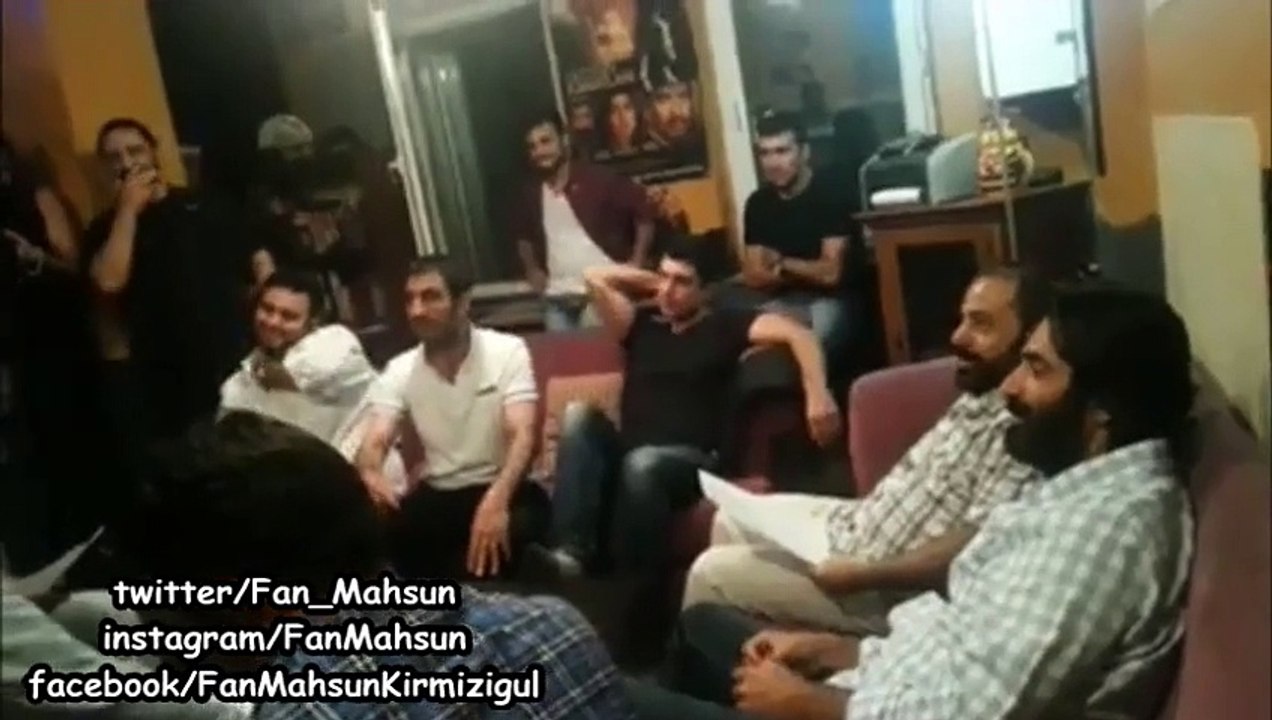 MAHSUN KIRMIZIGÜL arkadaşları ile "Mucize" filminde yer alacak şarkı için prova yaparken :)