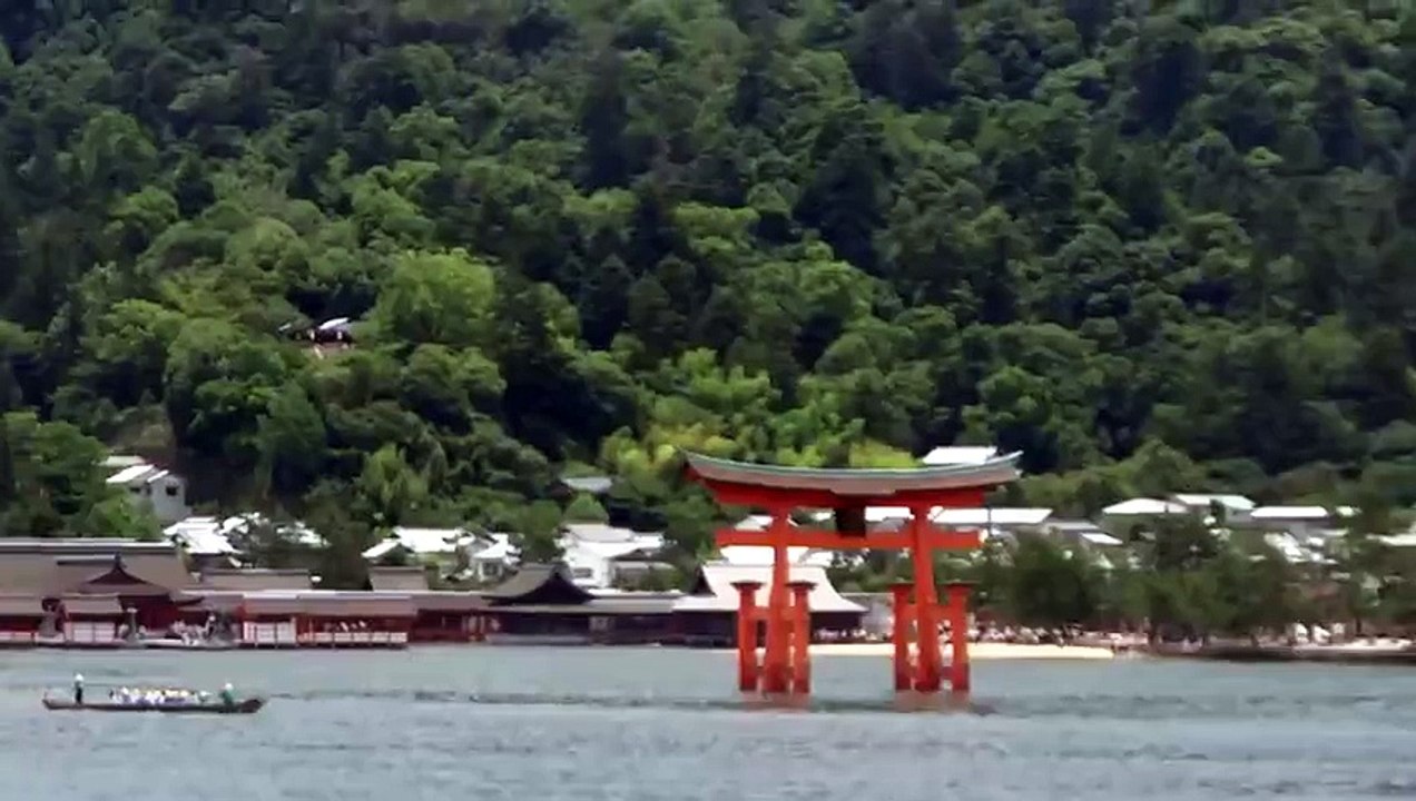 approaching Miyajima