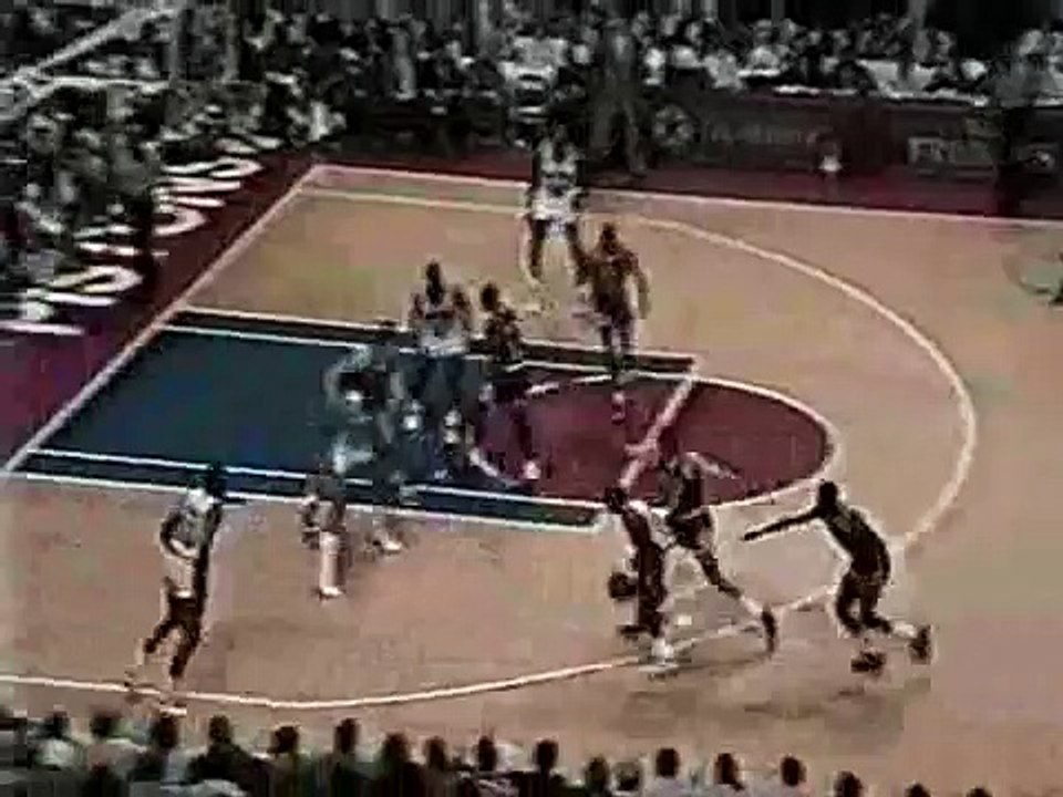 Dennis Rodman fights Will Perdue