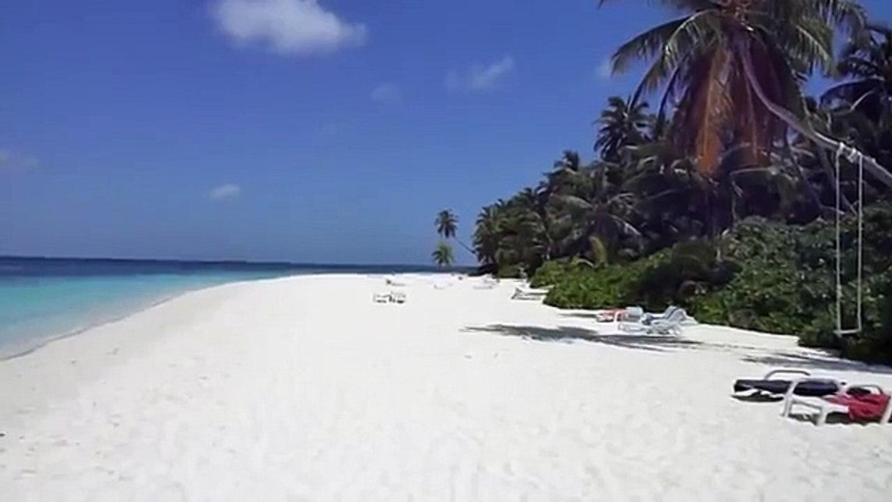 Пустой пляж на Мальдивах: природная красота