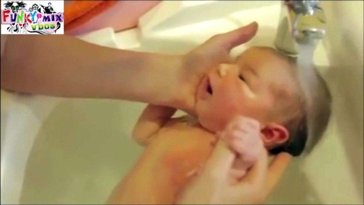 Informative First Baby Bath How To Bathe A Newborn Baby