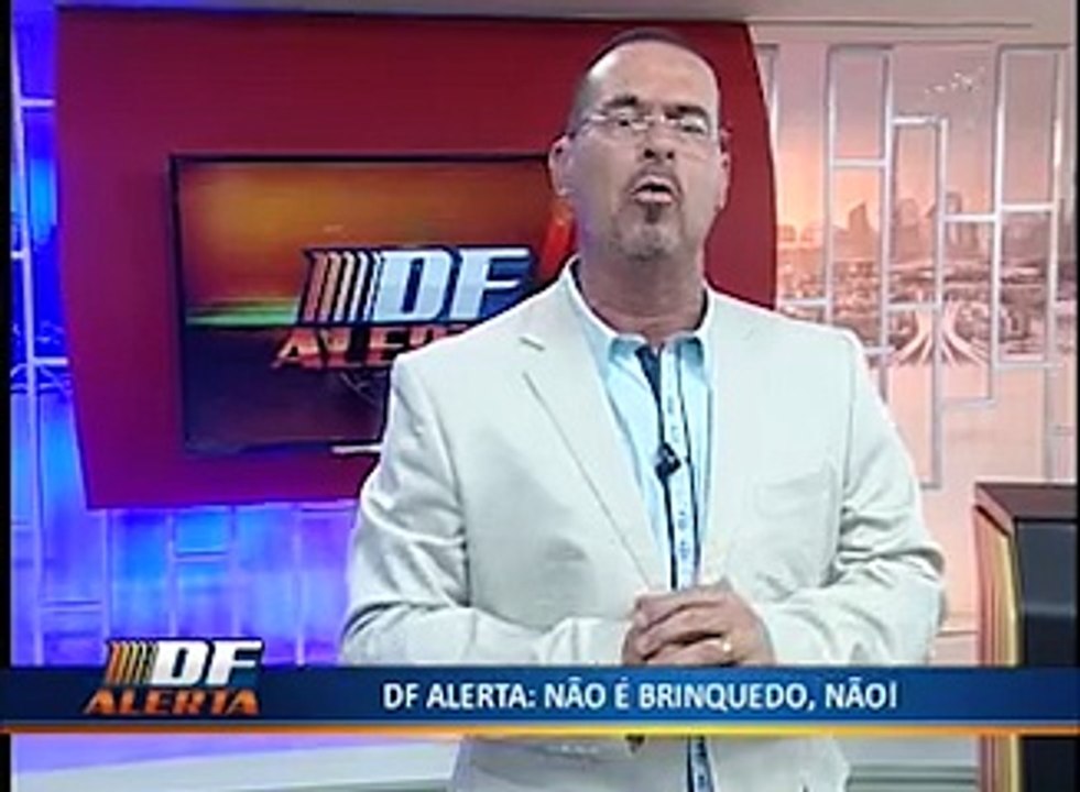 Mãe deixa filhos sozinhos por 20h para namorar