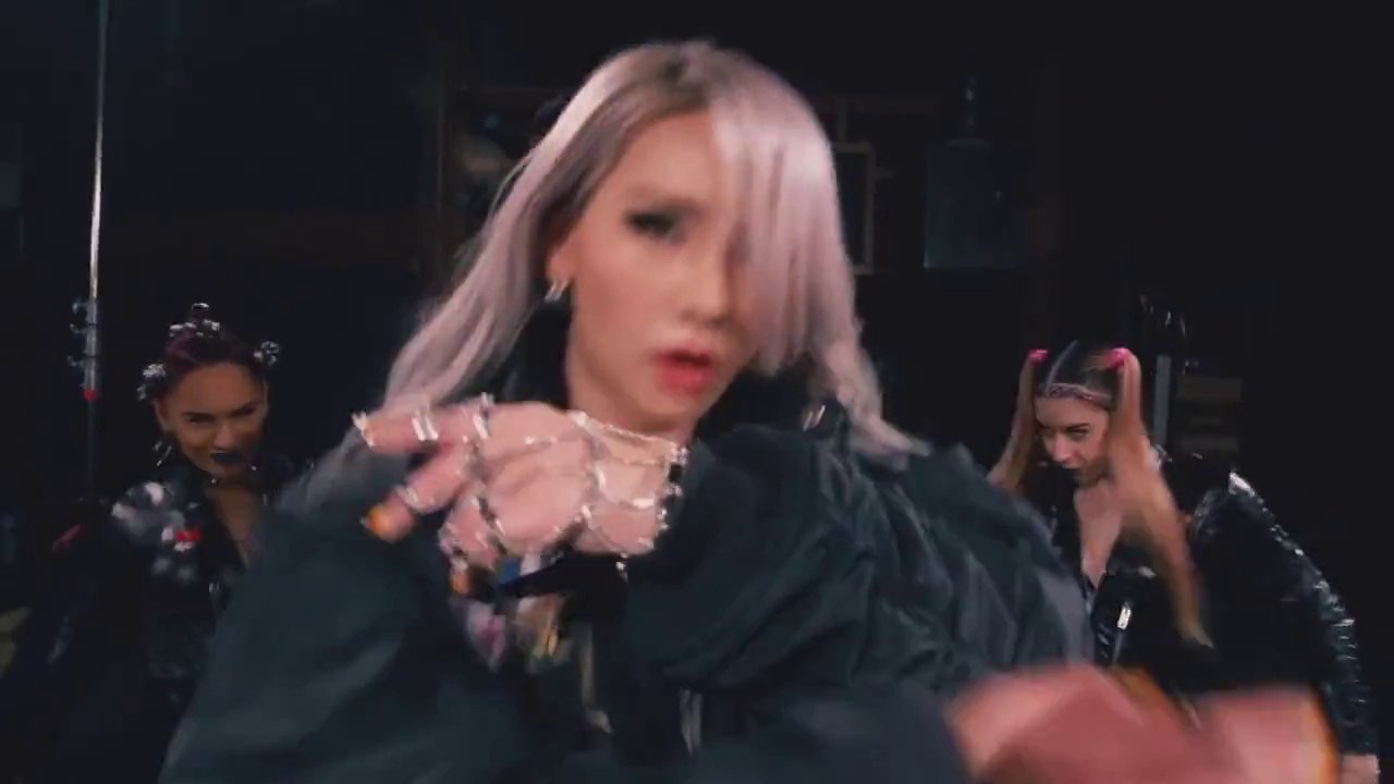 CL - ‘HELLO BITCHES’ DANCE PERFORMANCE VIDEO