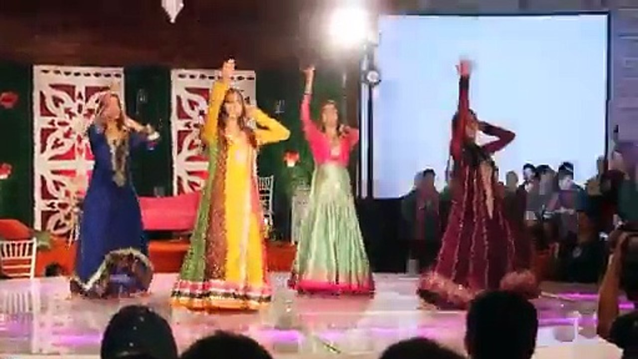 ERUM UMAR MEHNDI Dance 2014 -