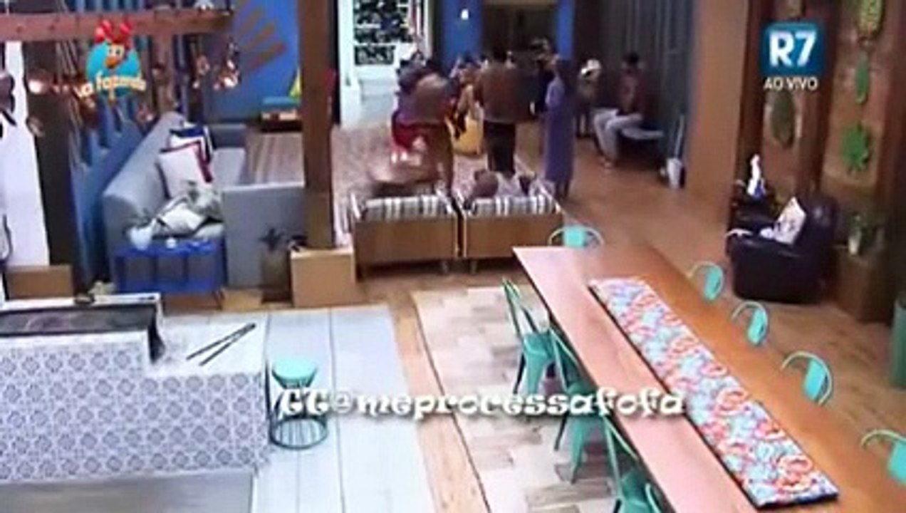 THIAGO SERVO INVADE A FAZENDA NOVAMENTE 17/11/15
