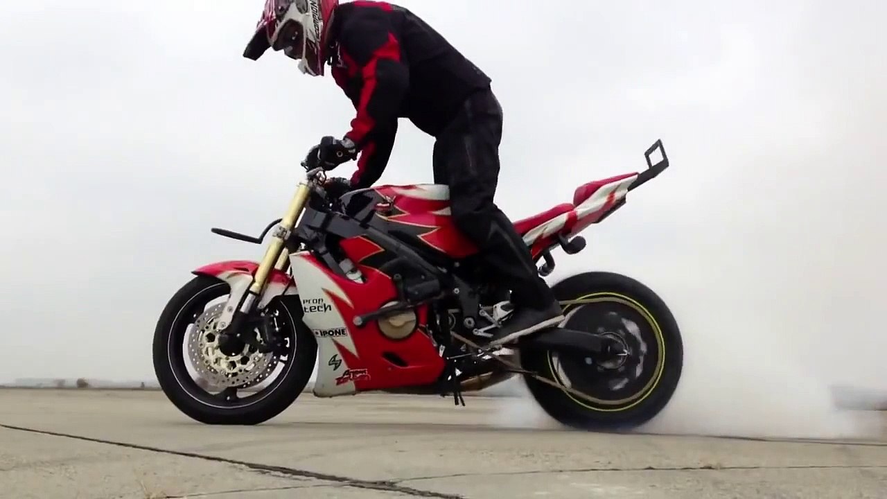 Супер трюки на мотоцикле