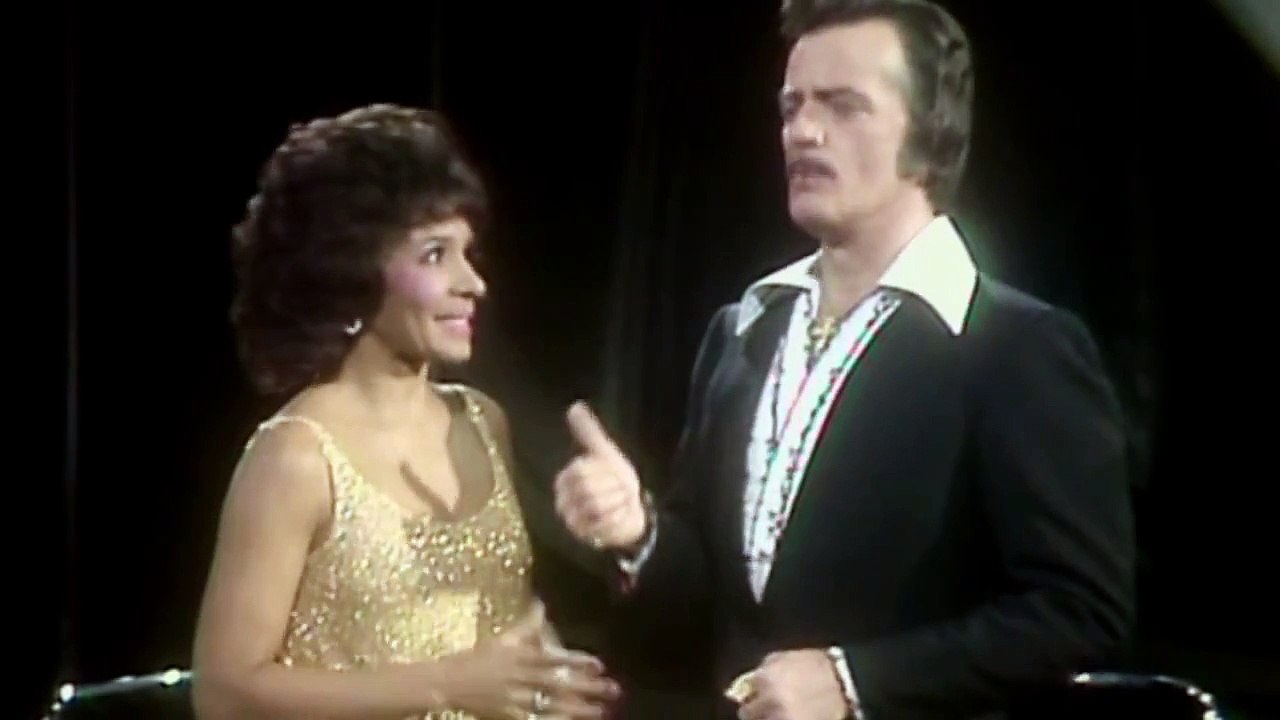 Shirley Bassey - You Don't Bring Me Flowers (Duet w/ Robert Goulet) (1982 Live)