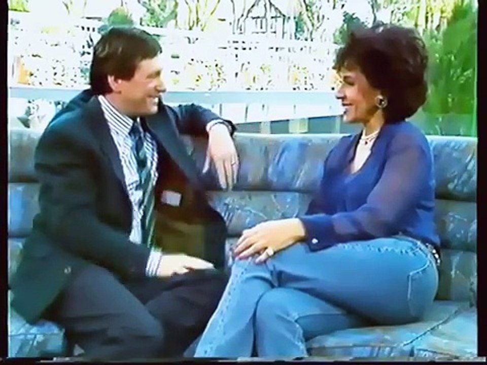 Shirley Bassey - How Do You Keep The Music Playing (1991 Live)