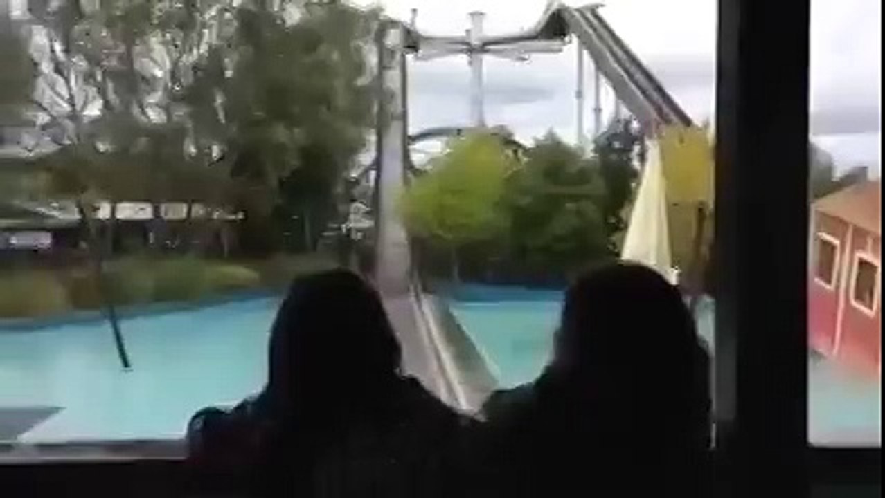 Страшная волна в аквапарке!УЖАС