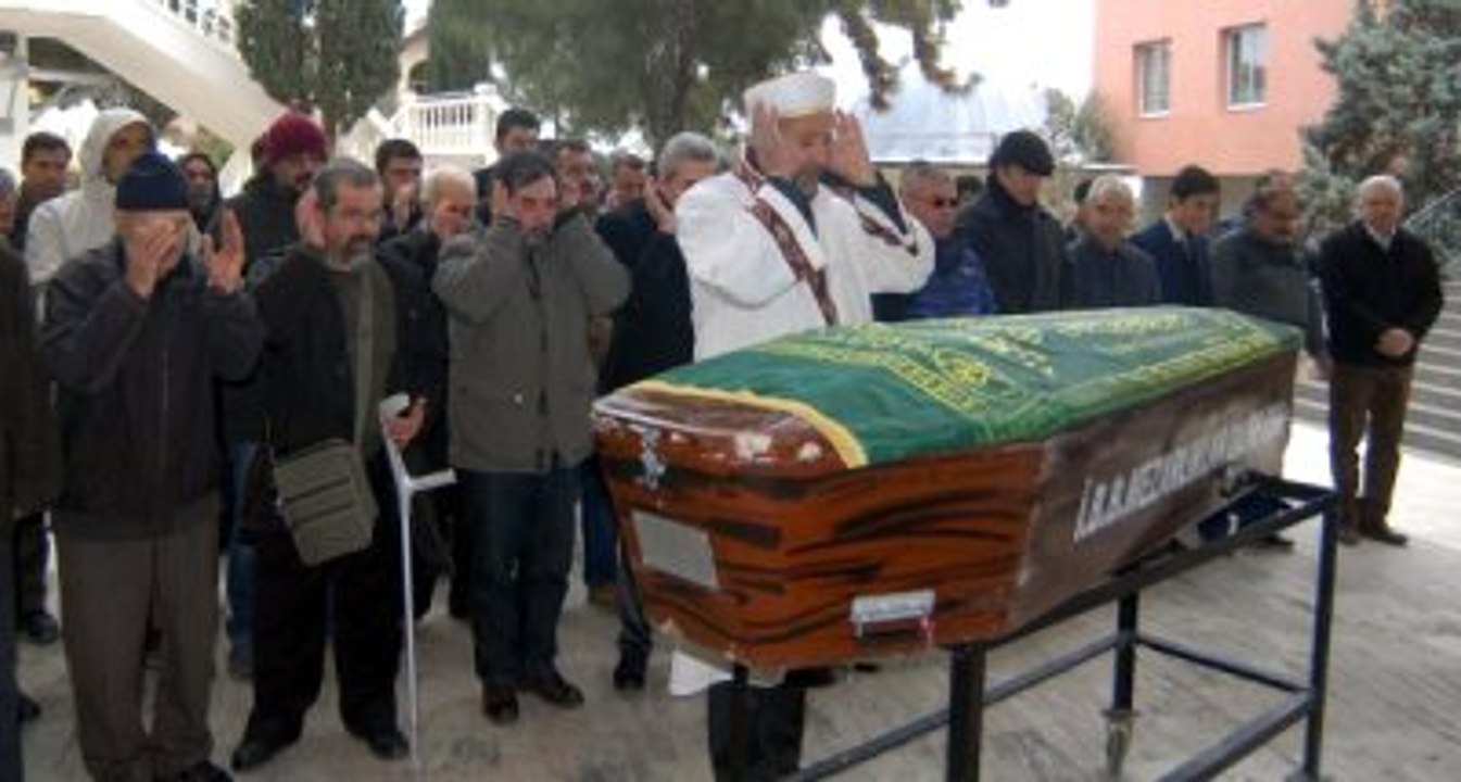 Ergüder Yoldaş'ı Sanatçı Dostları Son Yolculuğunda Yalnız Bıraktı