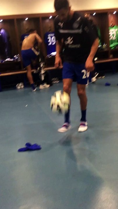 mahrez warming up