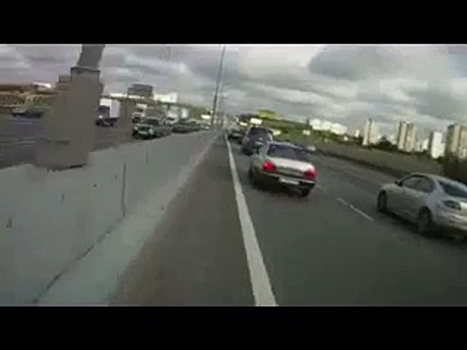 Тупой водитель джипа охраны