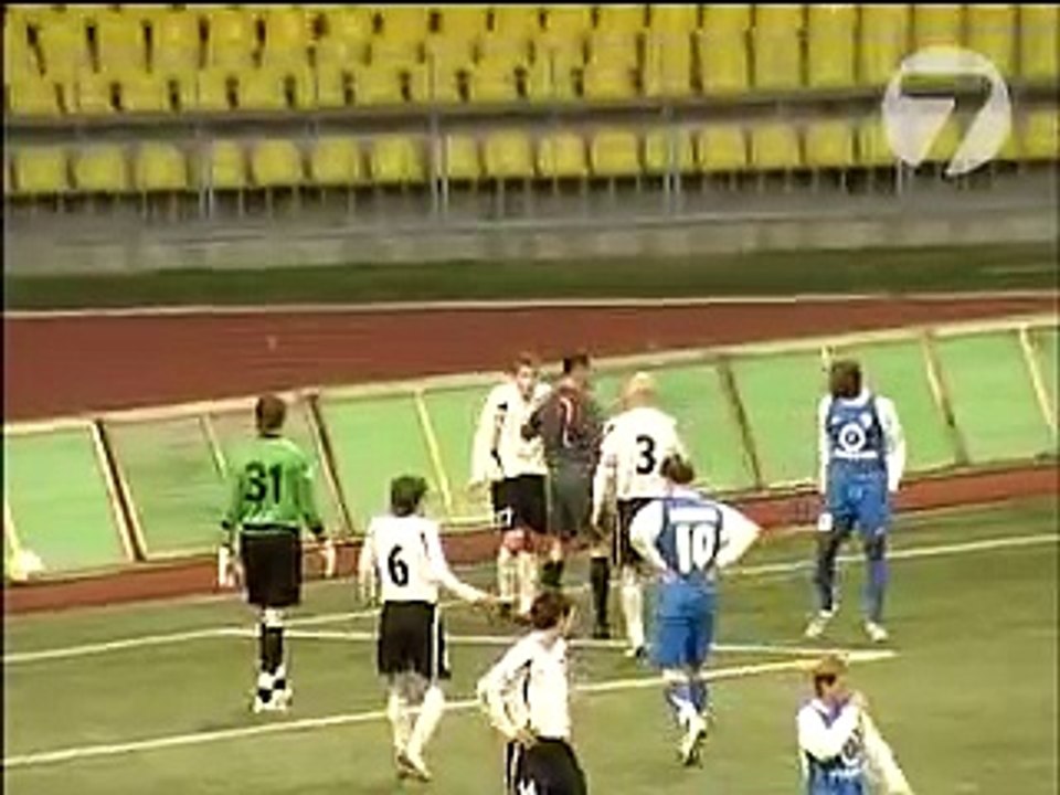 Блондинка и футбол