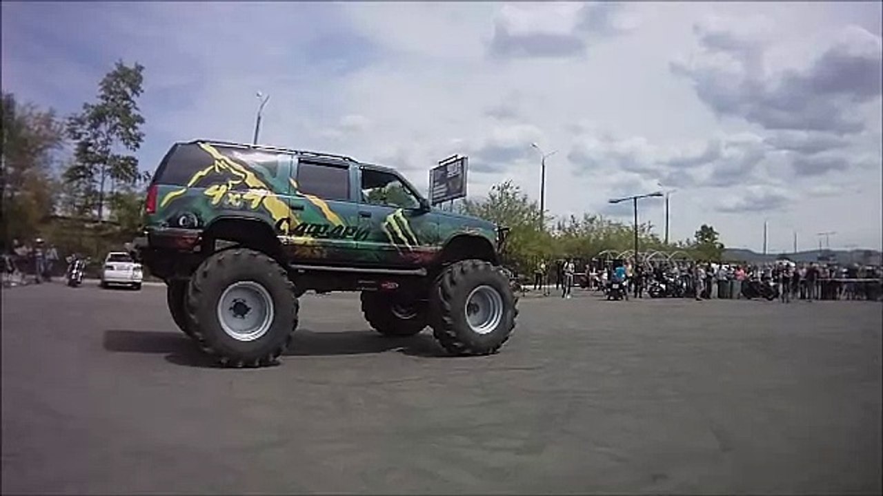 Бигфут давит людей - Открытие мотосезона 2013 - Чита