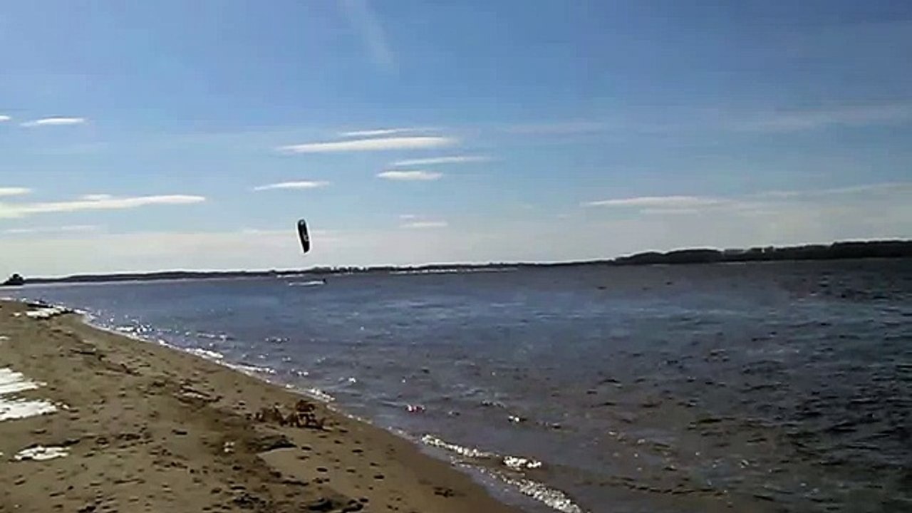 Кайтинг весной на Волге. Самарская набережная