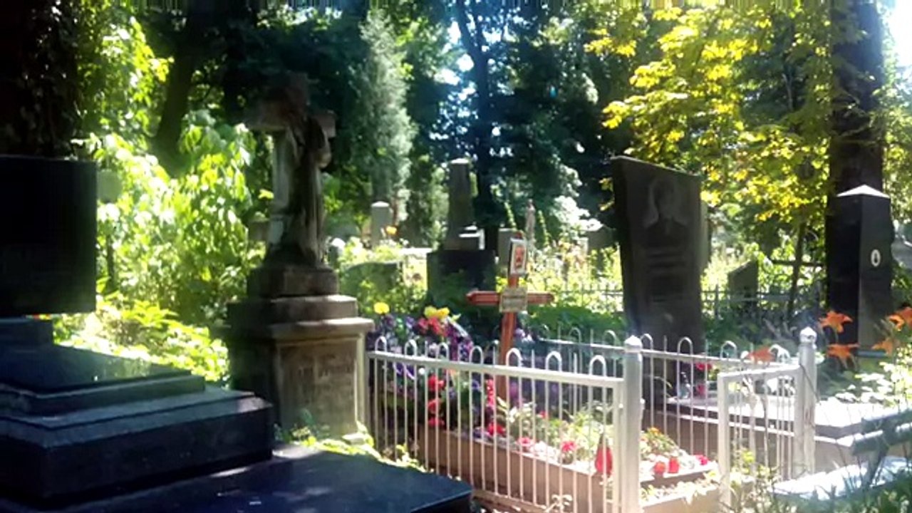 Лычаковское кладбище (интересный памятник) заложено в 1786 г (интересные места)