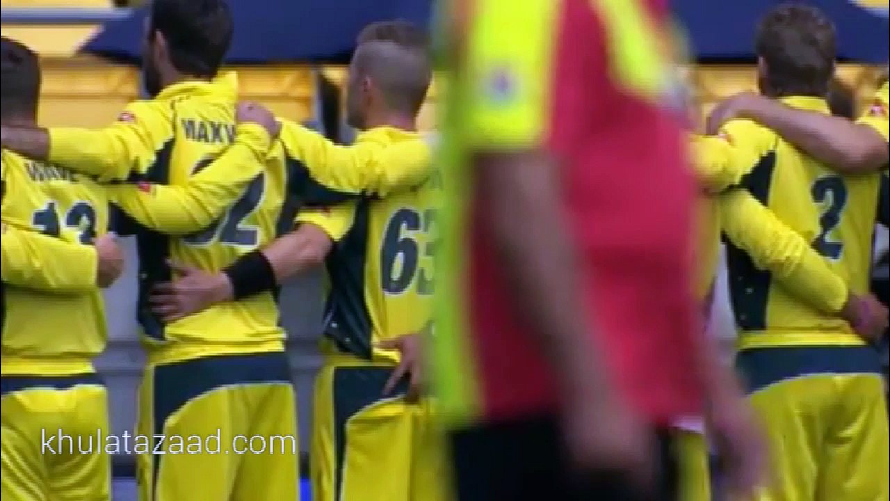 Australian Cricketer Caresses His Teammate's Ass - KhulaTazaad.com