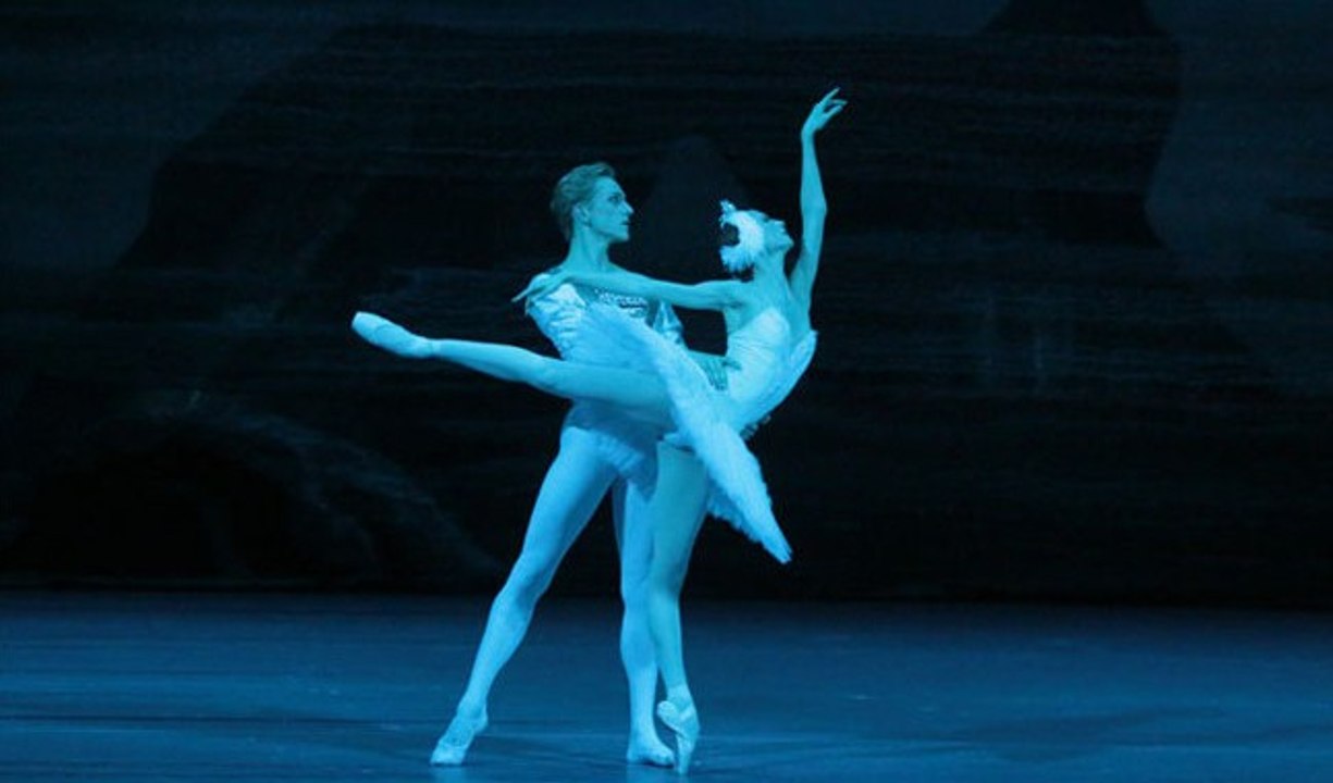 Svetlana Zakharova, David Hallberg - Swan Lake (adagio)