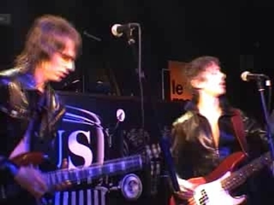 SHOOT YOUR IDOLS : "Catfight"