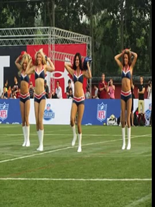 new england patriots cheerleader loses top