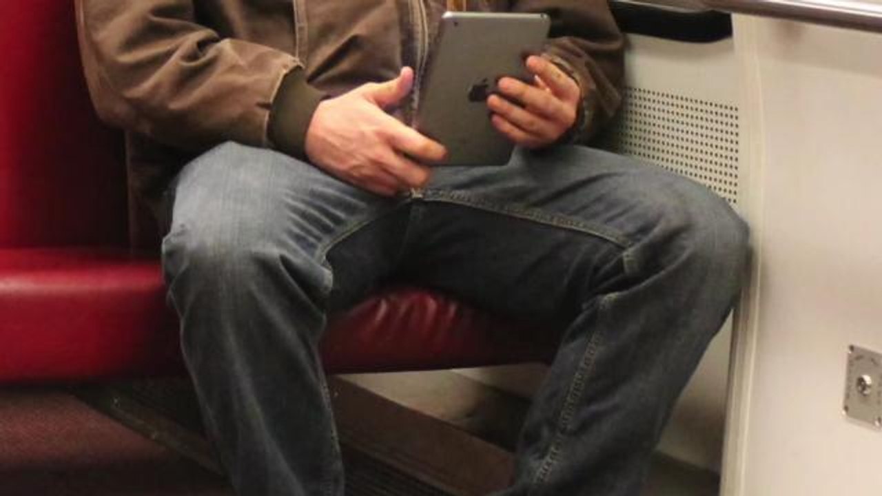 Why 'manspreading' could be the key to love