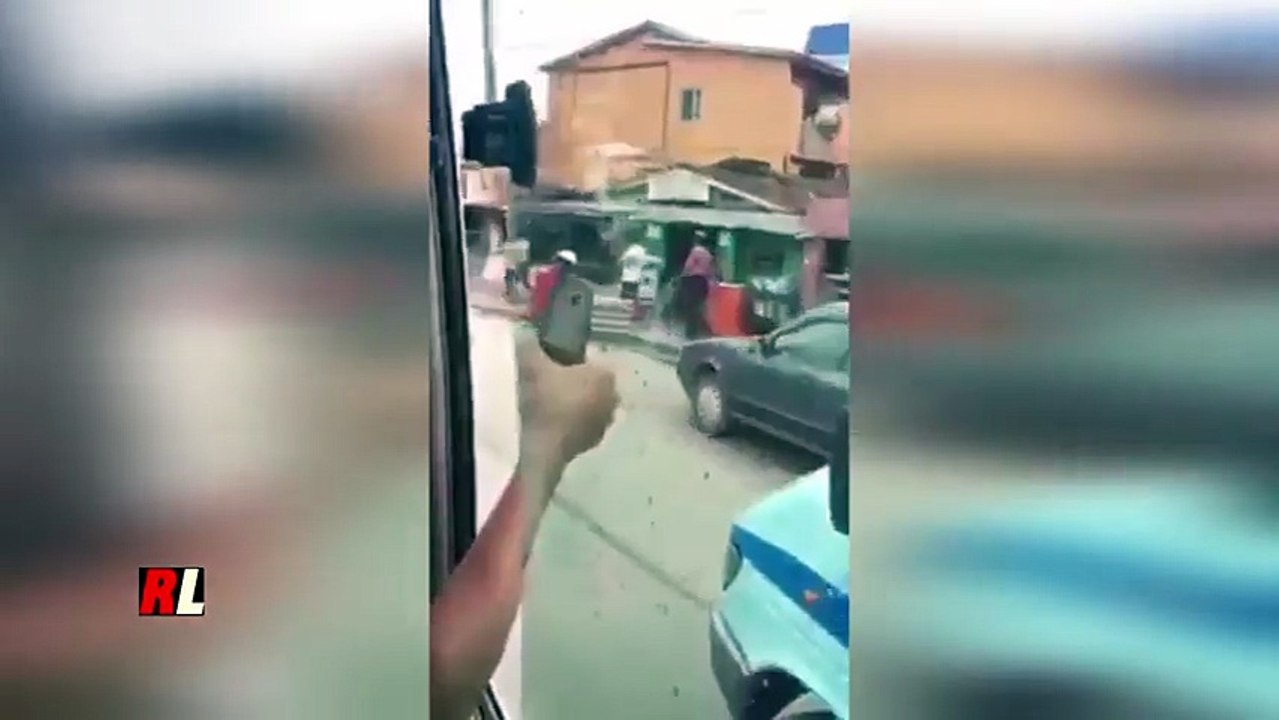 Футбольные болельщики разыграли воришку