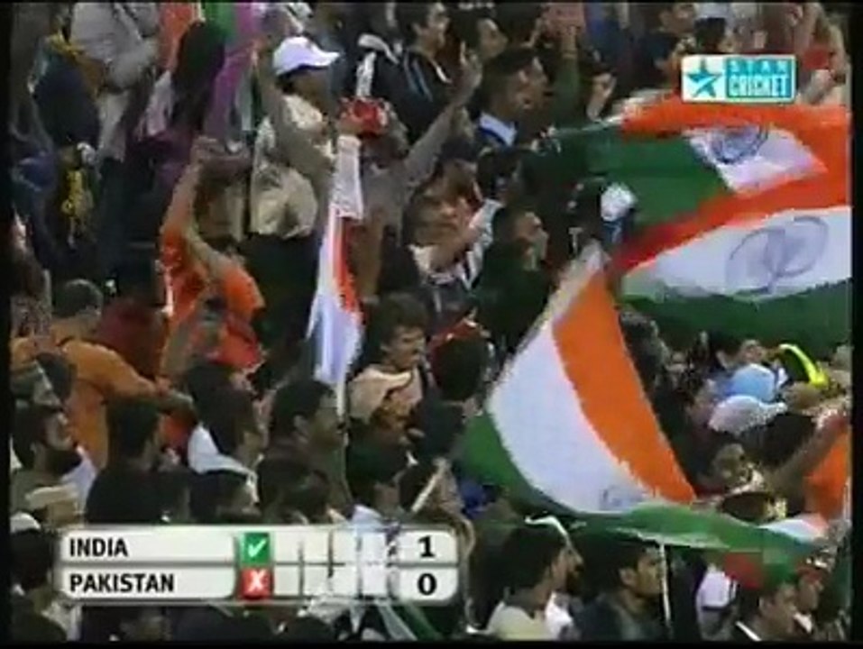 Pakistani and Indian Bowlers Funny Competition
