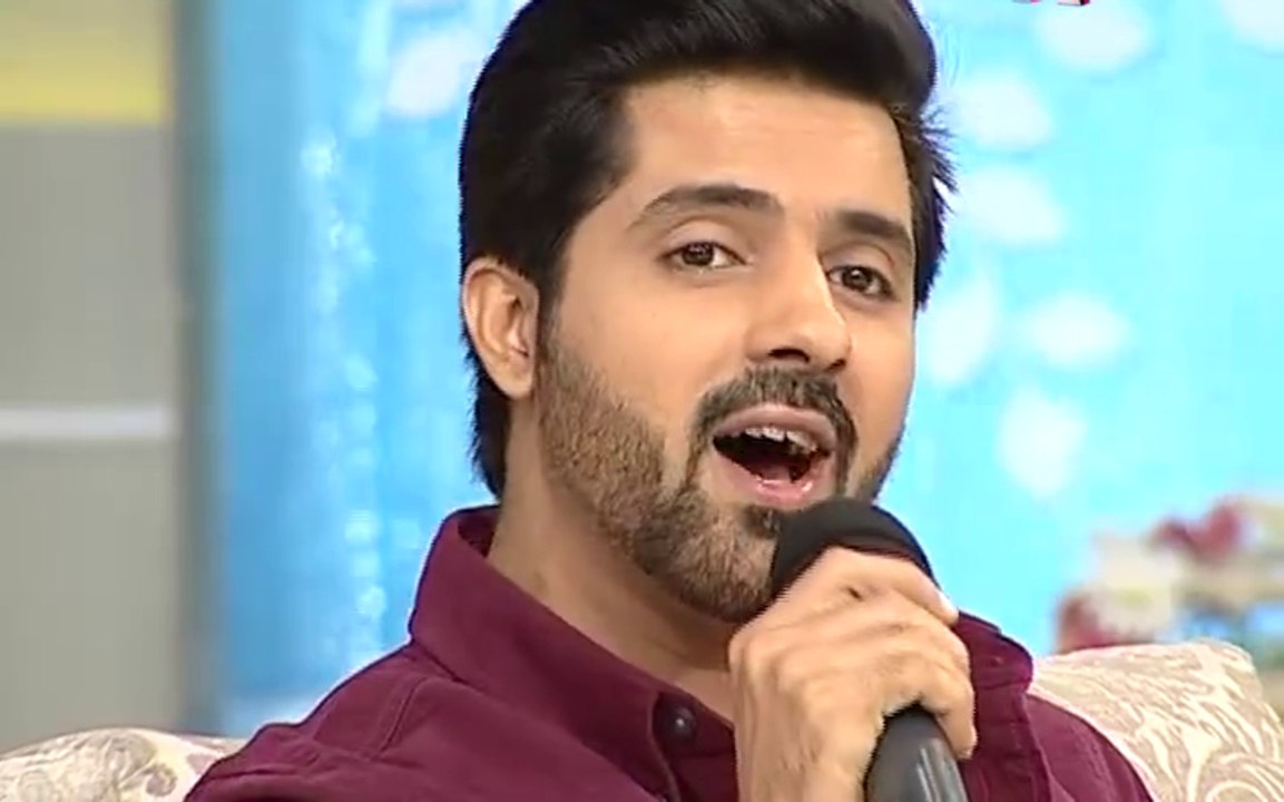 Asim Mehmood Sings in Live Show