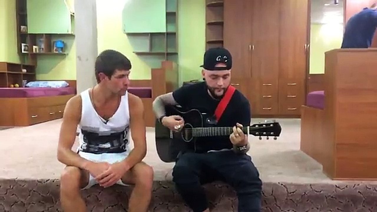 ДИМА ДМИТРИЕНКО ПОЁТ ПЕСНЮ