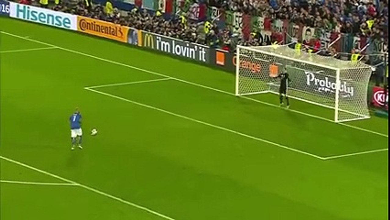 Poor Zaza... #Euro2016   ⚽