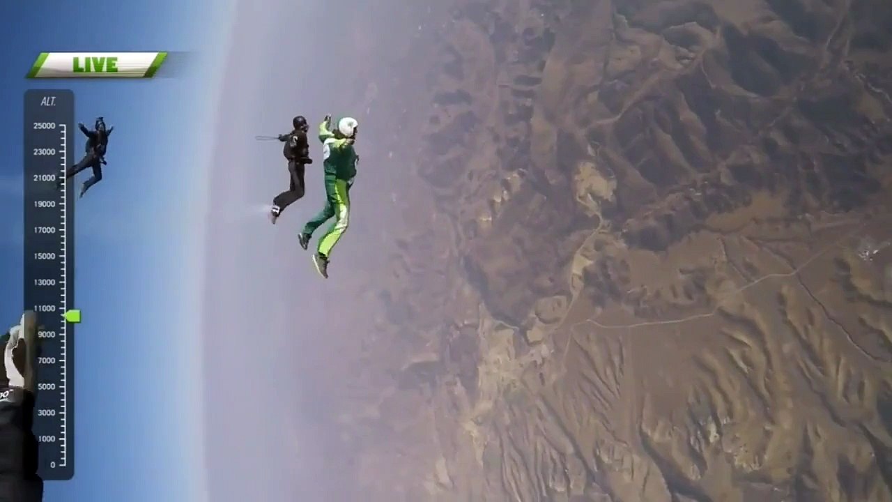 Прыжок с самолета без парашюта с высоты 7.62 km Крутое видео!