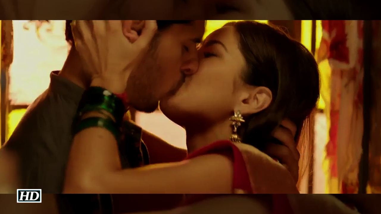 Sidharth Malhotra And Katrinas Passionate Kiss Baar Baar Dekho TRAILER LAUNCH