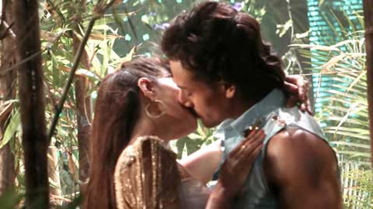 Jacqueline Fernandez and Tiger Shroff Reveal Details About Their Kiss Scenes