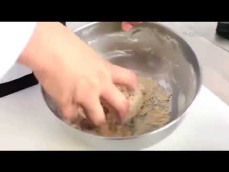 Como misturar os ingredientes da massa