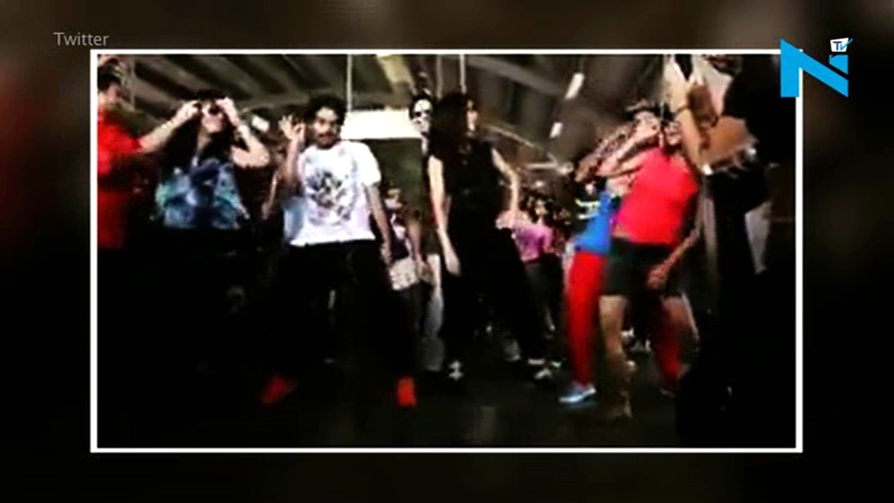 Sid-Kat joins Kaala Chashma flash mob at Jaipur metro station