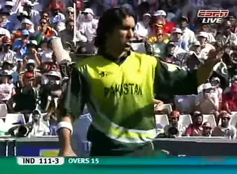 Dhoni vs Gul (mustwatch)