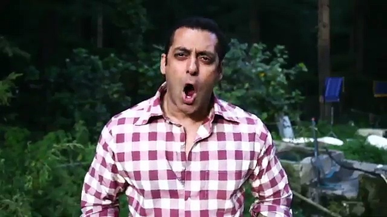 Salman Khan Rocks Kala Chashma & Promotes Katrina Kaif’s New Song 🎶