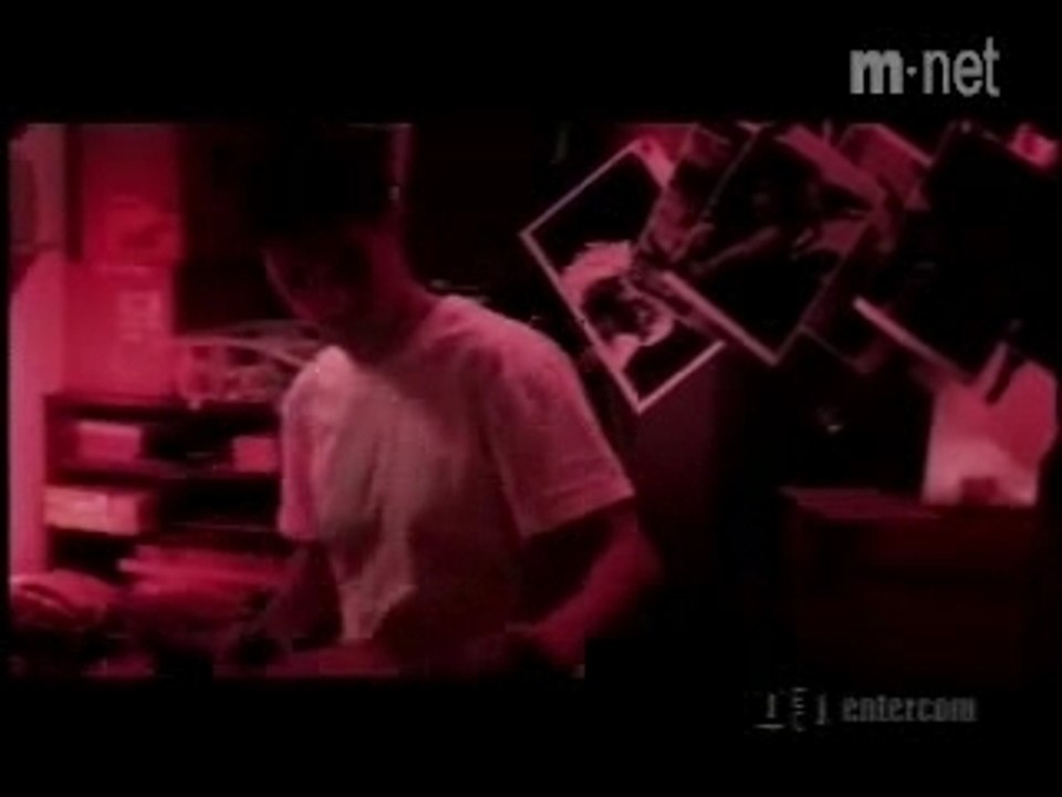 kiss because i'm a girl electro-video-mix