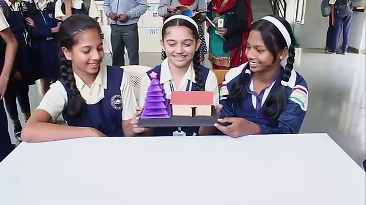 Christmas Tree | Hindi | Paper Tree, Happy Tree