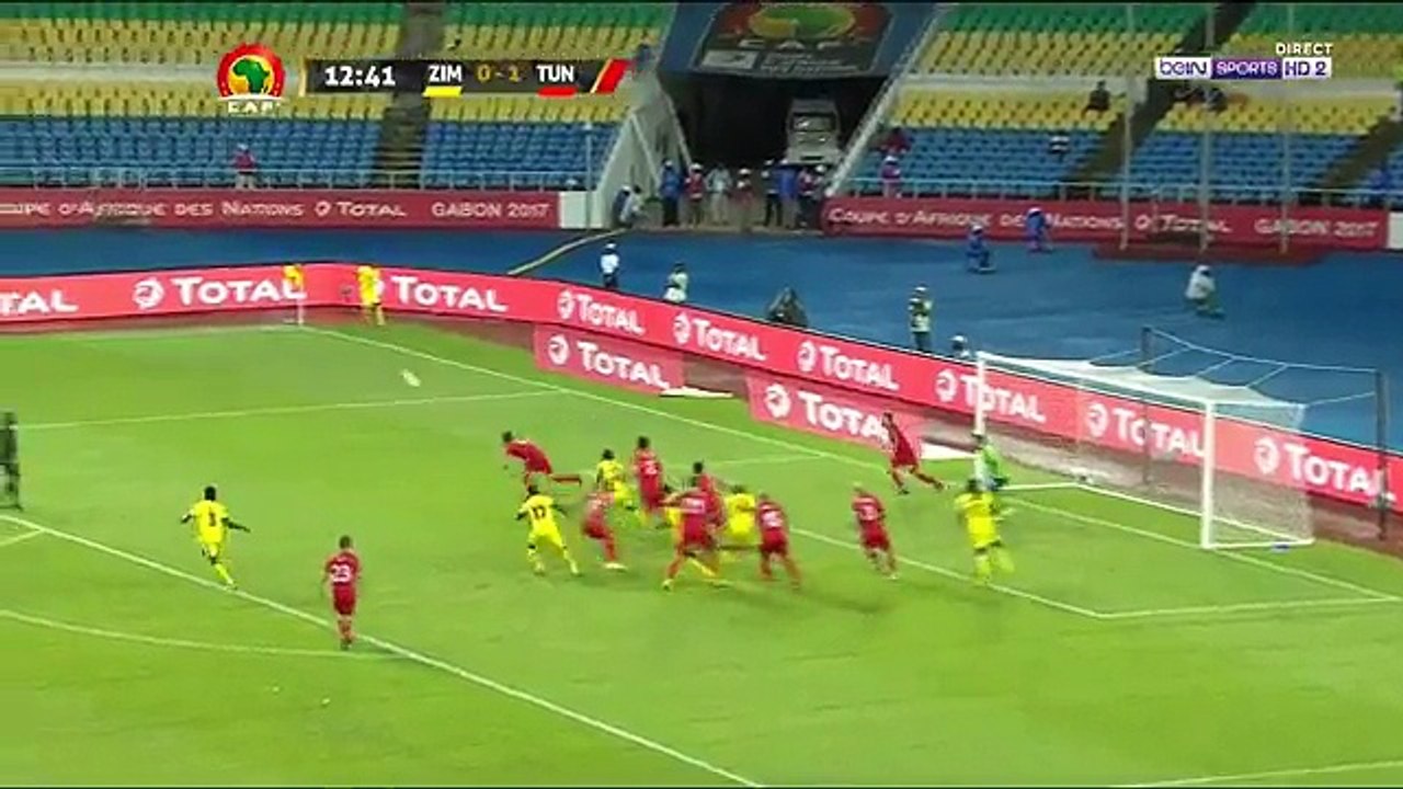 Jogador da Tunísia faz finta que deixa o estádio ao rubro