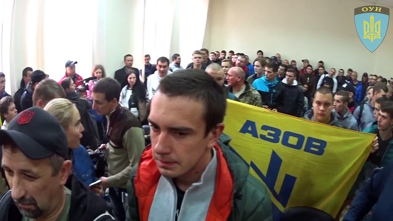 Реакція українців на вбивство мусора