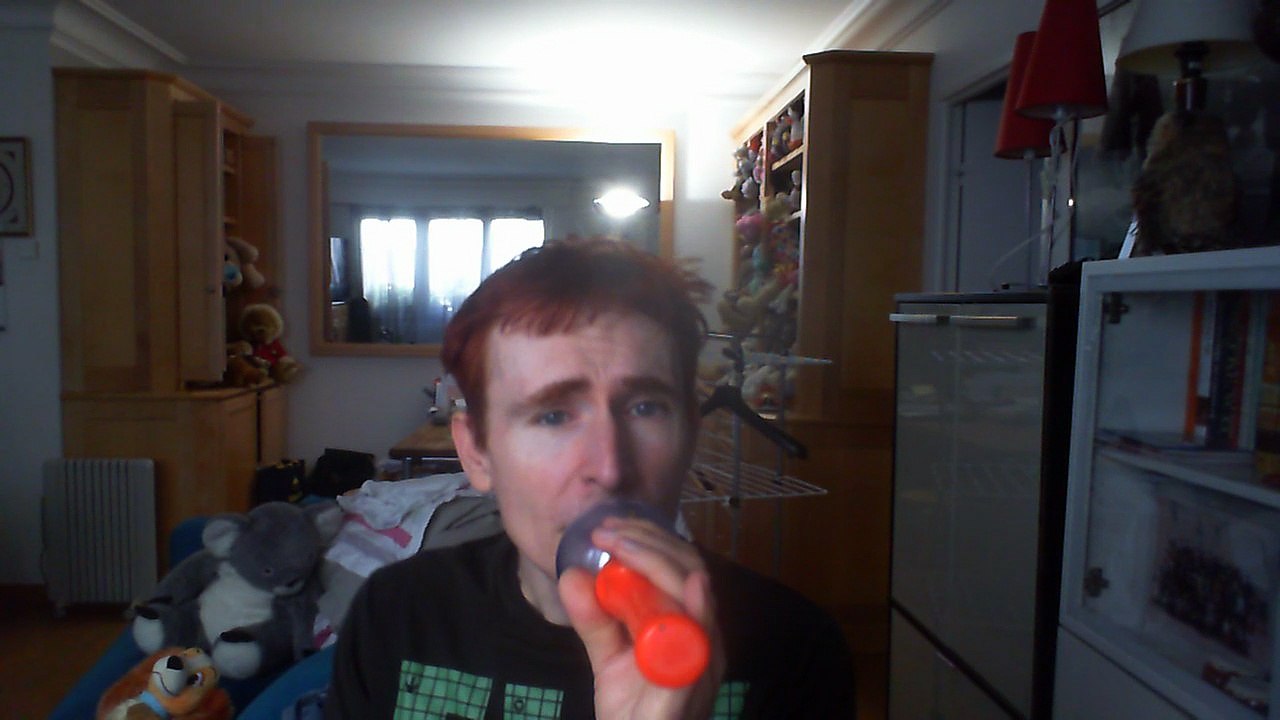 Wiwi égratigne "lovehate thing" de Wale & Sam Dew